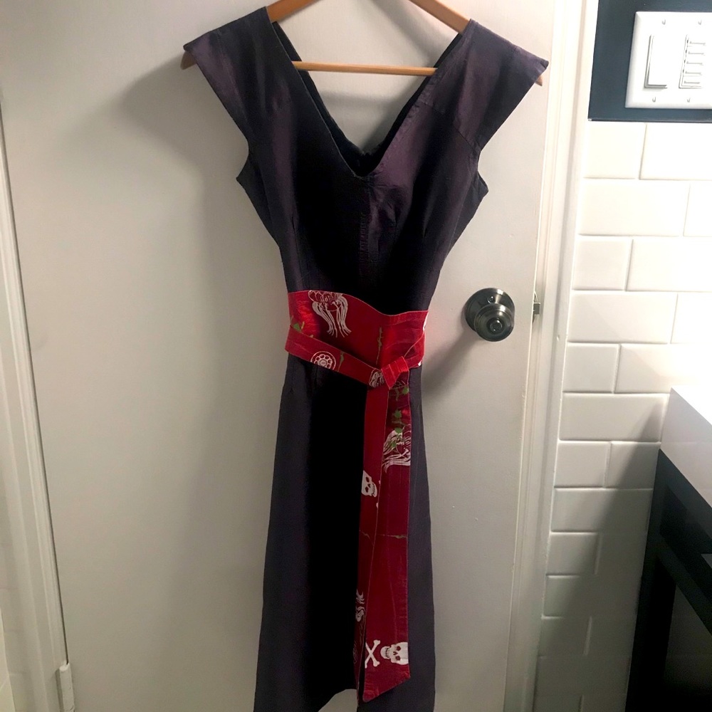 Smoking Lily dress. Size 6-8.